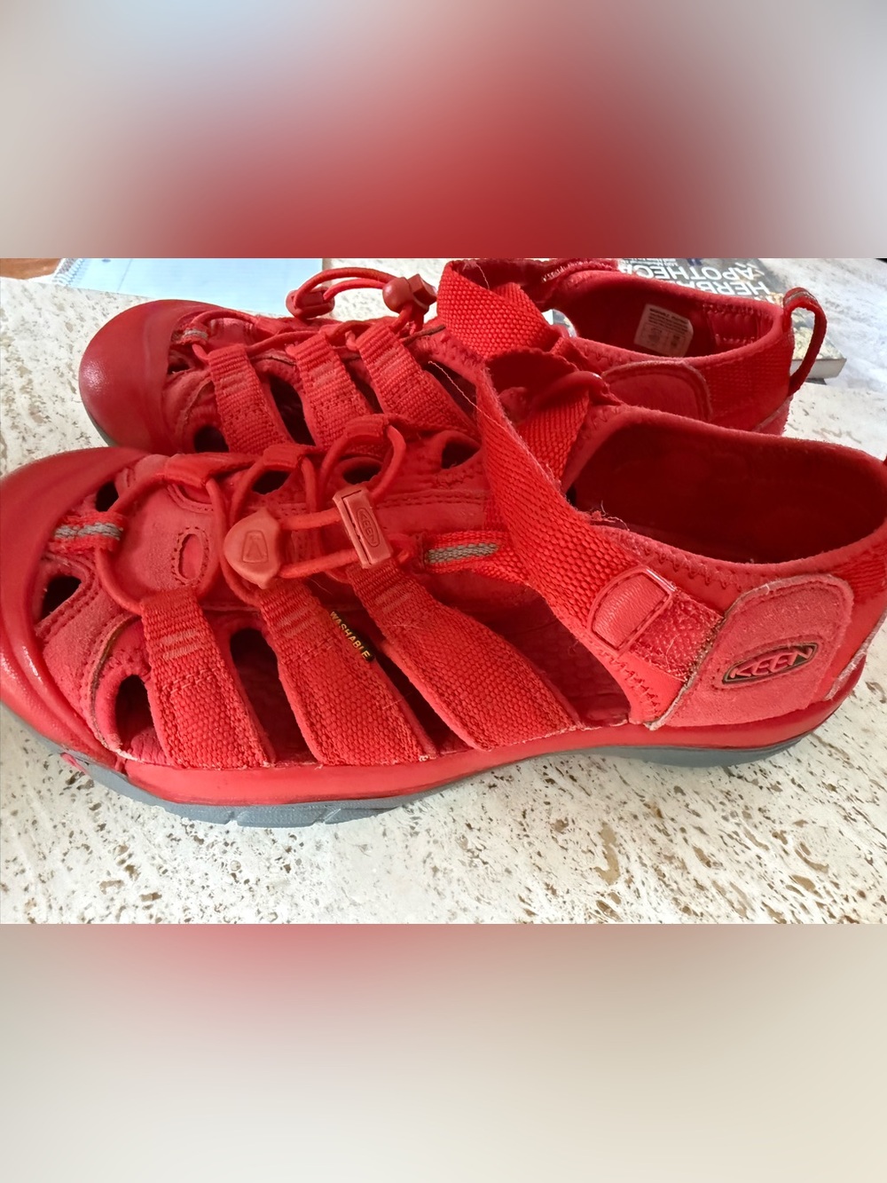 EUC Big Kids KEEN Sandals. US Size 5
